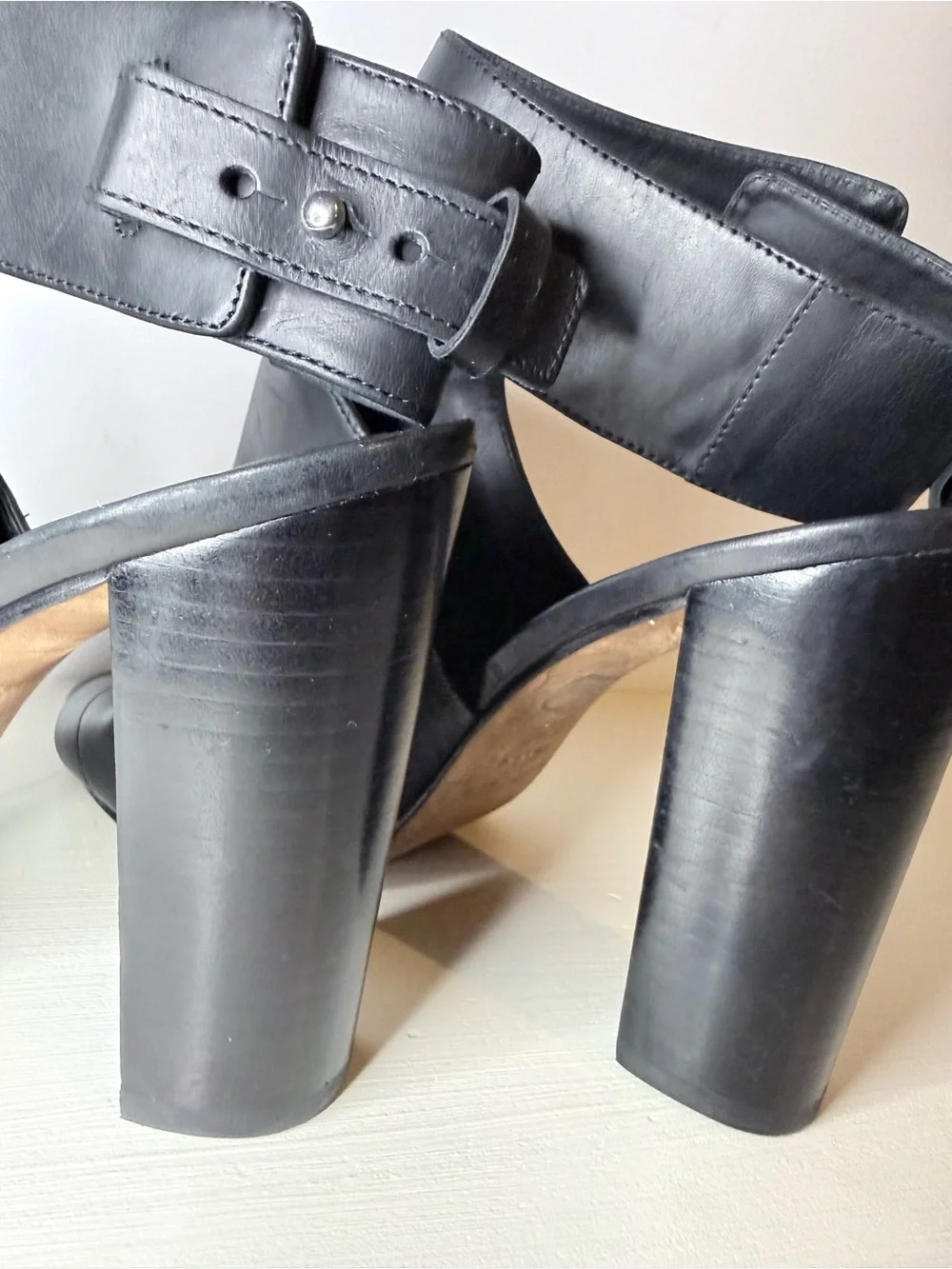 Vince Black Leather Cutout Open-Toe Block Heel Sandals size 9.5